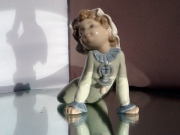 Lladro,Baby on the floor.