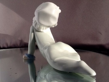 Lladro,Baby on the floor.