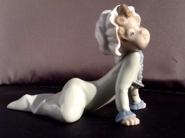 Lladro,Baby on the floor.