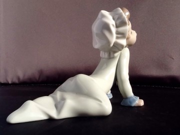 Lladro,Baby on the floor.