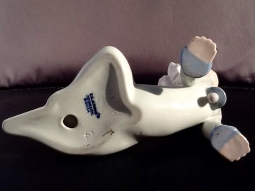 Lladro,Baby on the floor.