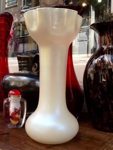 Kralik,parelmoer vaas,1900.