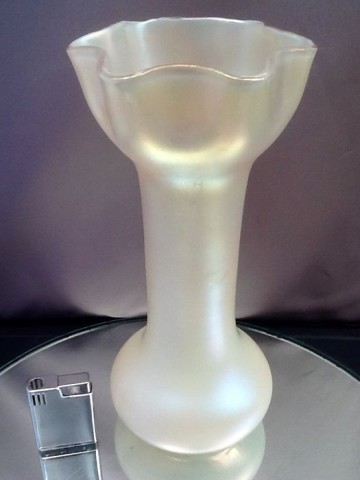 Kralik,parelmoer vaas,1900.