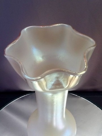 Kralik,parelmoer vaas,1900.