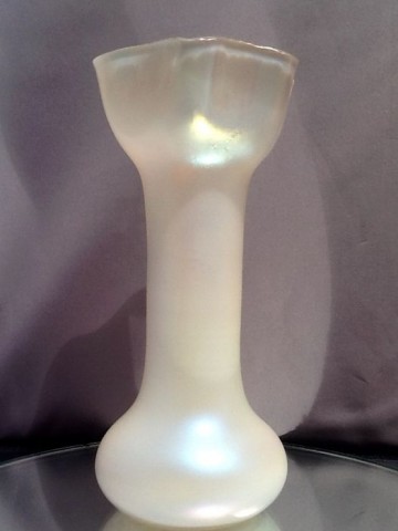 Kralik,parelmoer vaas,1900.