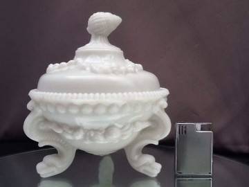 Antieke opaline dekseldoos Portieux/Vallerhystal,Frankrijk ca 1900.