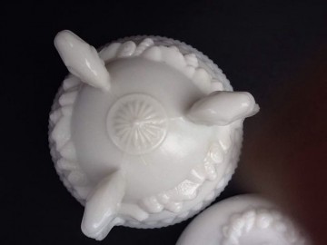 Antieke opaline dekseldoos Portieux/Vallerhystal,Frankrijk ca 1900.