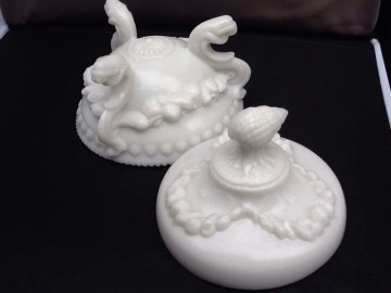 Antieke opaline dekseldoos Portieux/Vallerhystal,Frankrijk ca 1900.