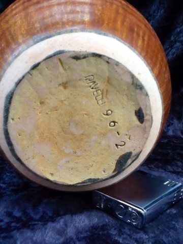 Ravelli vaas 96,bruin met vertikale ribben.