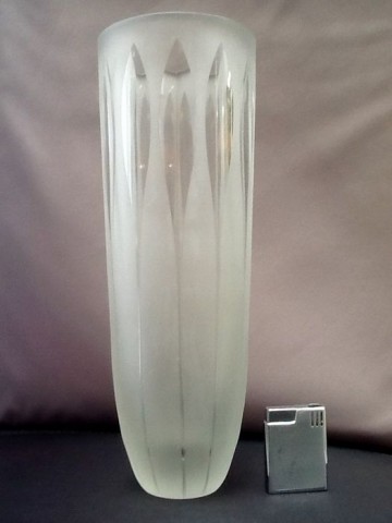 Grote kristallen geslepen gesatineerde vaas