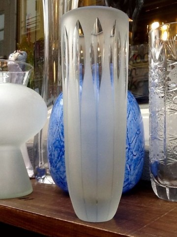 Grote kristallen geslepen gesatineerde vaas