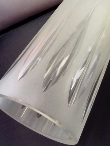 Grote kristallen geslepen gesatineerde vaas