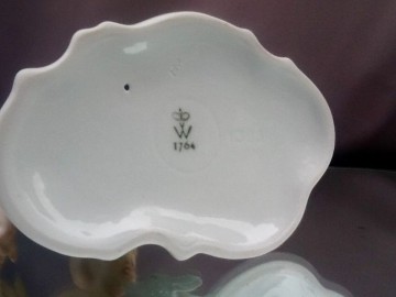 Wallendorf,porseleinen beeldjevan een putto.