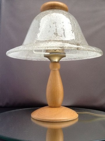 Wifrei Leuchten - Schuimglas lamp op houten voet.