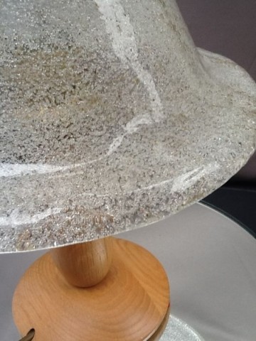 Wifrei Leuchten - Schuimglas lamp op houten voet.